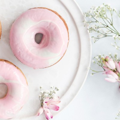  Summer strawberry doughnuts & chocolate glaze