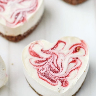 Mini strawberry cheesecakes hearts 