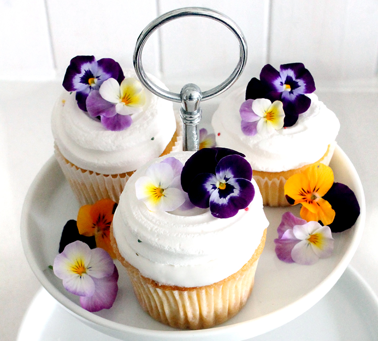 Cupcakes met  meringue & bloemen