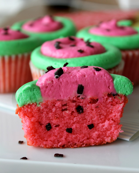 Perfecte meringue en rood fruit cupcakes maken met basisrecept cupcakes